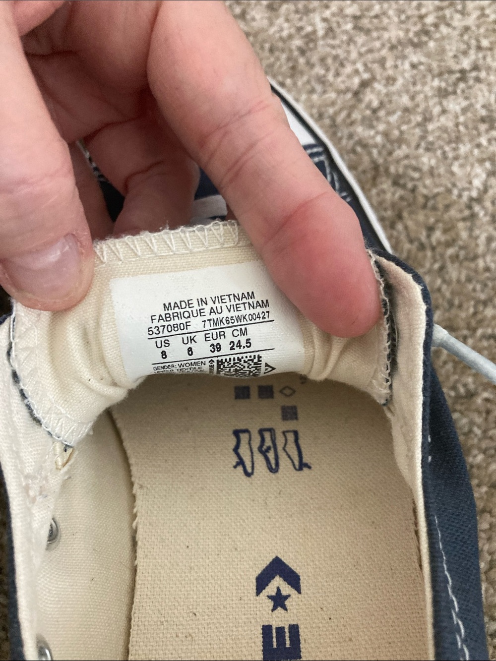 Converse women’s Low Top slip on Sneakers in Navy and White - Picture 4 of 8
